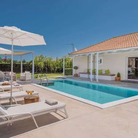 Madini Luxury With Private Pool - Happy Villa Koukounariá