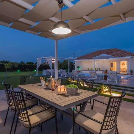 Madini Luxury With Private Pool - Happy Villa Koukounariá