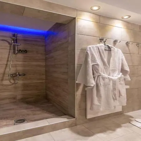 Madini Luxury With Private Pool - Happy Villa *
