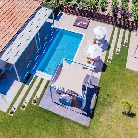 Madini Luxury With Private Pool - Happy Villa