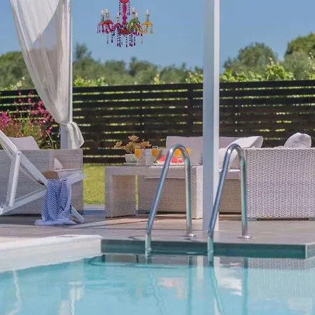 Villa Madini Luxury With Private Pool - Happy Koukounariá