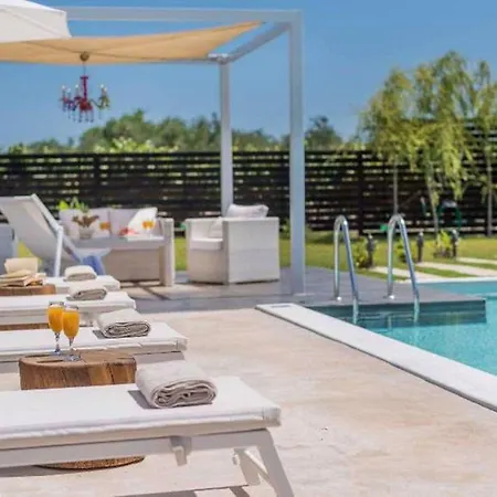Madini Luxury With Private Pool - Happy Villa
