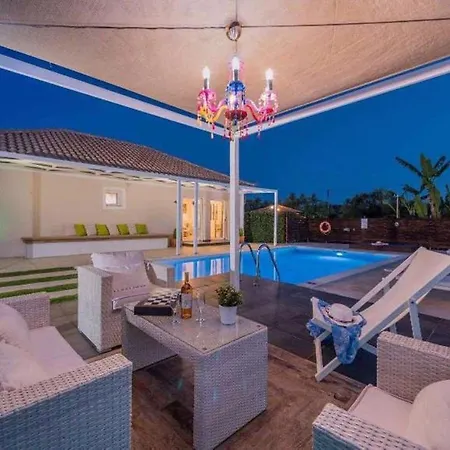Madini Luxury With Private Pool - Happy