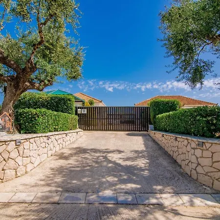 Villa Madini Luxury With Private Pool - Happy *